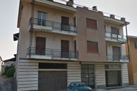Edificio di tre Piani da ristrutturare