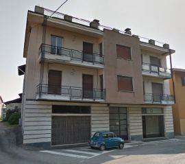 Edificio di tre Piani da ristrutturare