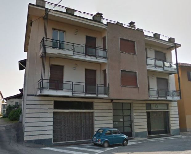 Edificio di tre Piani da ristrutturare